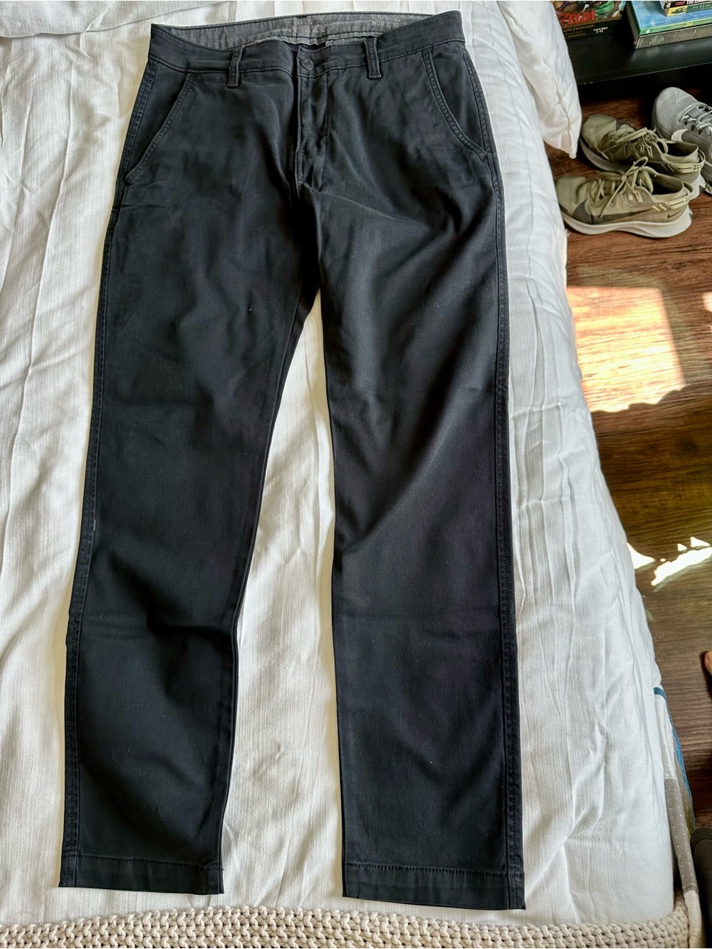Levi's Men's Black Chinos - Straight Cut